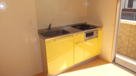 ルポゼ東中山のキッチン|ガスコンロ３口有ります(写真別間取りです）