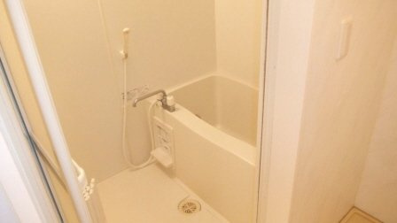 ルポゼ東中山の浴室|給湯と追炊き可能なお風呂です