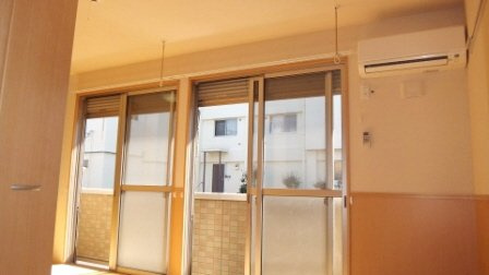 ルポゼ東中山の居間・リビング|リビング日当り良好です(写真別間取りです）