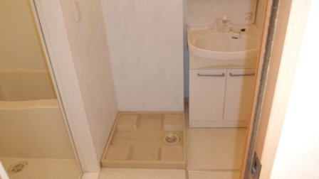 ルポゼ東中山の洗面所|洗面所(写真別間取りです）