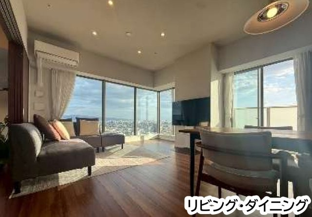 大阪市天王寺区タワーマンション【リバーガーデンタワー上町台筆ヶ崎】の居間・リビング