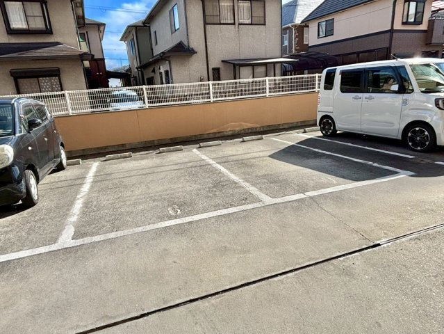 サンヴェール坊垣の駐車場