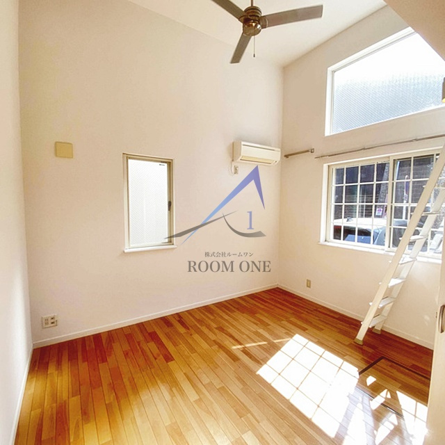 レジェンド東神奈川壱番館の居間・リビング|洋室のお部屋です。