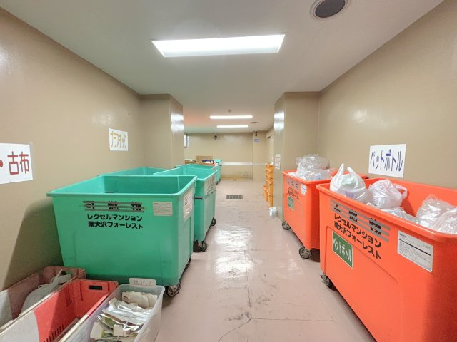 敷地内ゴミ置き場は定期的に清掃が行われています