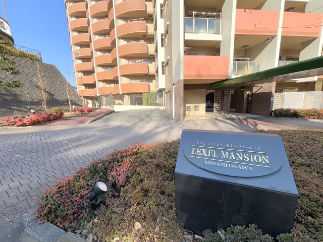 車寄せスペースもあるのでお買い物帰りには便利です