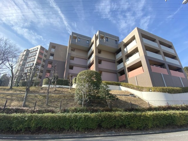 建物東側からの外観