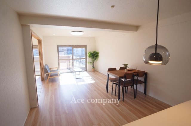 【居間・リビング】 | シャトー第2八戸ノ里 | 【LDK：ゆったり約18帖！】