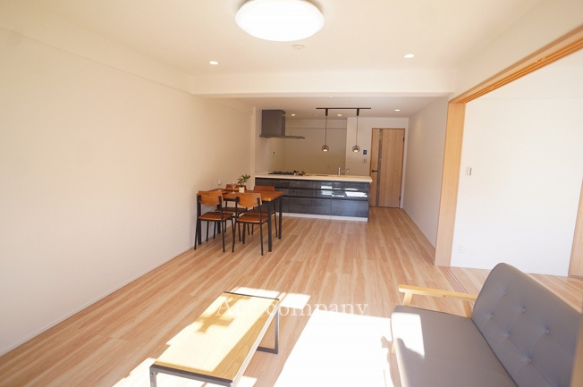 【居間・リビング】 | シャトー第2八戸ノ里 | 【LDK：ゆったり約18帖！】