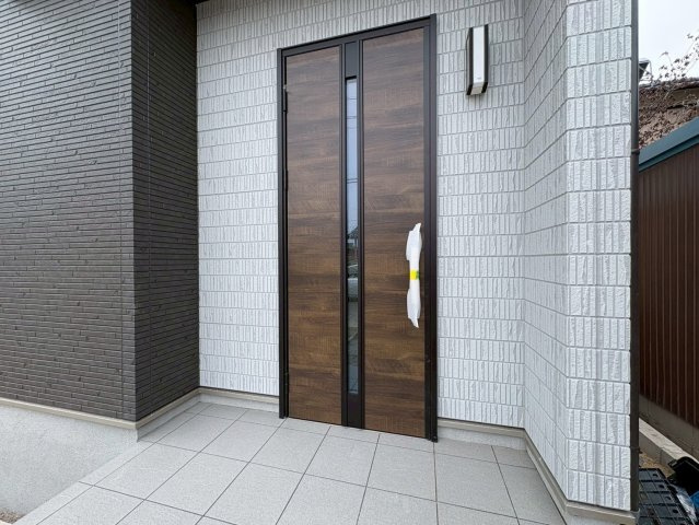 【商談中】ハートフルタウン　江南市赤童子町2期　全1区画分譲の玄関|玄関ドアの鍵はディンプルキーと内側はサムターンキーになっており防犯性の高い仕様になっています。