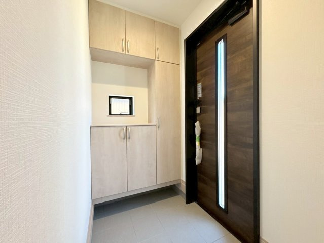 【商談中】ハートフルタウン　江南市赤童子町2期　全1区画分譲の玄関|玄関ドアの鍵はディンプルキーと内側はサムターンキーになっており防犯性の高い仕様になっています。