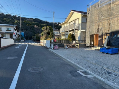 【前面道路含む現地写真】
