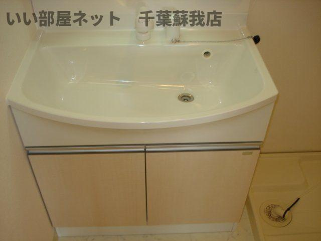 グラン国分寺の洗面所|明るい洗面所です