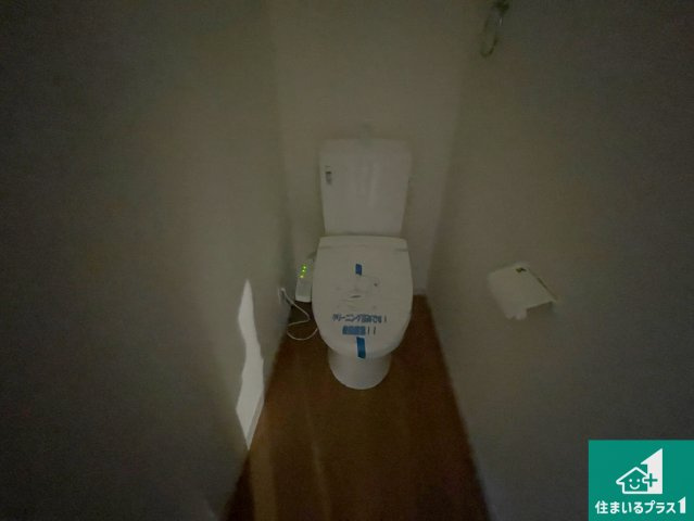 京都市山科区西野楳本町　第4期　新築一戸建てのトイレ|1・2階の2ヶ所にあるので、朝の忙しい時間の順番待ちもなく、深夜の利用にも大変便利です。