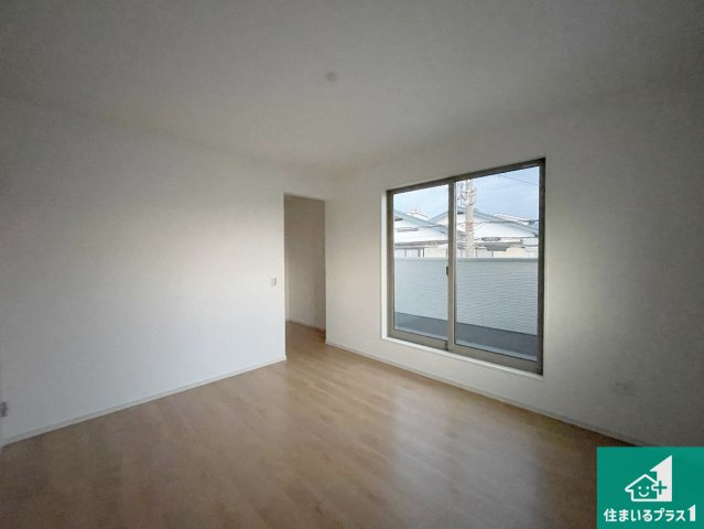 京都市山科区西野楳本町　第4期　新築一戸建ての洋室|シンプルな洋室は、自分好みのインテリアが楽しめます♪ご家族とインテリアや家具を選びに行くのは新築購入時の醍醐味の一つです。ぜひお楽しみください♪