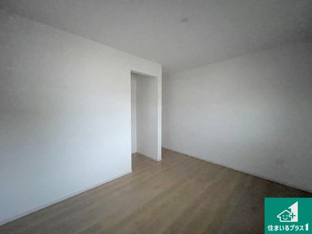 京都市山科区西野楳本町　第4期　新築一戸建ての洋室|シンプルな洋室は、自分好みのインテリアが楽しめます♪ご家族とインテリアや家具を選びに行くのは新築購入時の醍醐味の一つです。ぜひお楽しみください♪