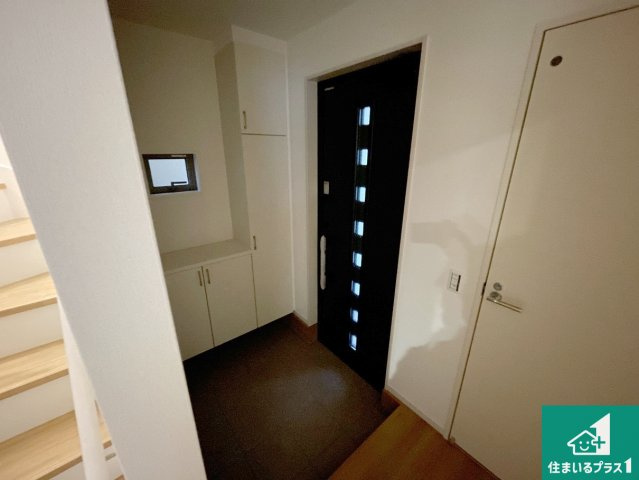 京都市山科区西野楳本町　第4期　新築一戸建ての玄関|シューズボックスにはたくさんの靴が収納できるので玄関周りはいつもスッキリ！ご家族が増えても安心！