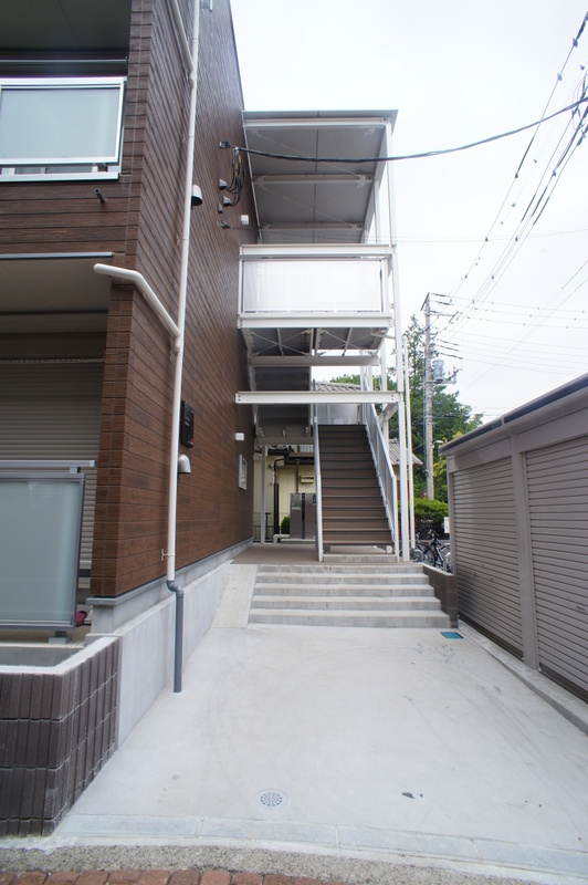 川口市大字芝の賃貸マンションのエントランス