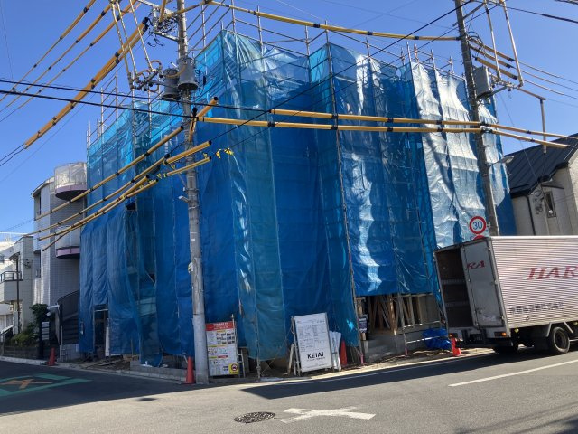 【外観】 | 中野区江古田１　新築戸建て　全2棟　３LDK＋S | 建築中です！現地写真（2025/12/01撮影）
