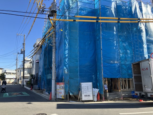 【外観】 | 中野区江古田１　新築戸建て　全2棟　３LDK＋S | 建築中です！現地写真（2025/12/01撮影）