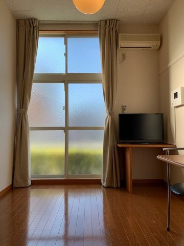 レオパレスアドバンス芦屋の居間・リビング|ゆったり過ごせるリビングです