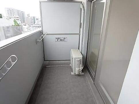 アドバンス神戸グループのバルコニー|暖かな日差しのふりそそぐバルコニー