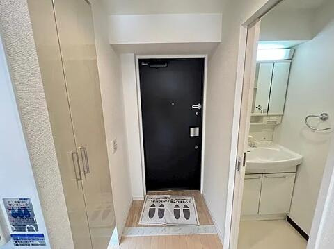 アドバンス神戸グループの玄関|収納もある玄関です