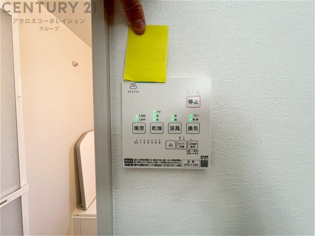 暖房機能があるため、冬場でも温かい浴室で入浴でき、乾燥機能があるため、水気を素早く取り除けます。また、換気機能があるため、湿気を素早く排出してカビや雑菌の発生を防ぐことができます。
