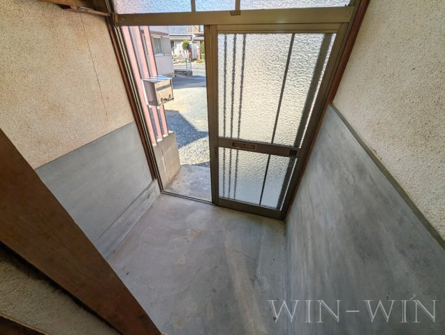 中浜町167番貸家群の玄関
