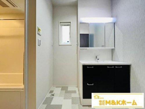 知多郡武豊町字梨子ノ木2丁目　全4棟　1号棟の洗面所|洗面　シャワー付き☆