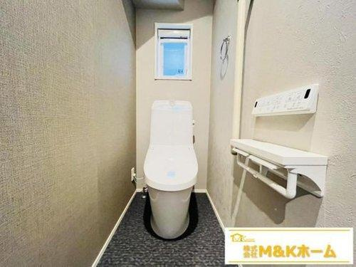 知多郡武豊町字梨子ノ木2丁目　全4棟　1号棟のトイレ|トイレ　温水洗浄便座付き☆