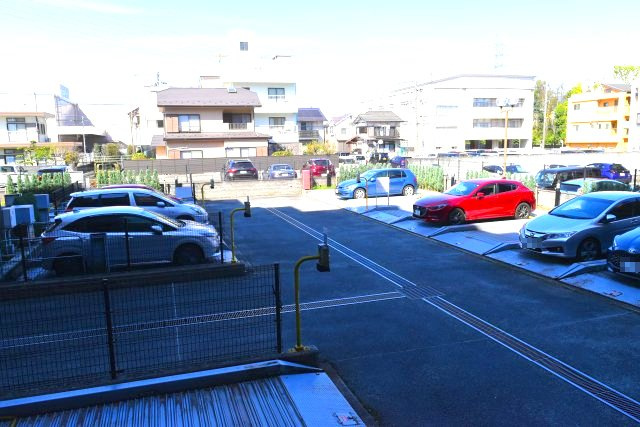 日野市旭が丘３丁目の中古マンションの駐車場