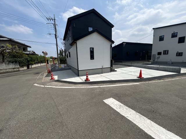 新築　高崎市正観寺町　1号棟の前面道路含む現地写真|現地写真　西側接道幅員約4ｍ　北側接道幅員約4ｍ