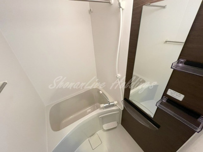 【浴室】 | リブリ・片瀬 湘南 | 清潔感のあるお風呂です♪