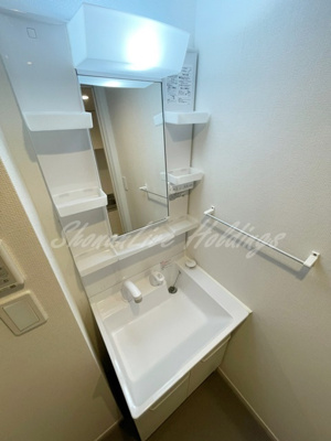 【洗面所】 | リブリ・片瀬 湘南 | 明るい洗面所です