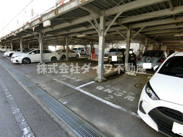 ACCESS　STREETの駐車場