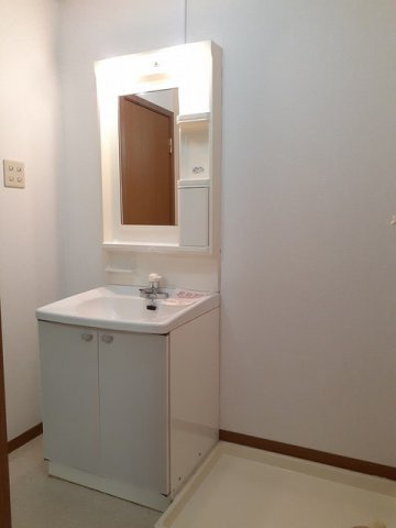 グリーンハイツ　Ａ　　 刈谷市近郊の賃貸はクラスホーム刈谷店の洗面所|明るい洗面所です