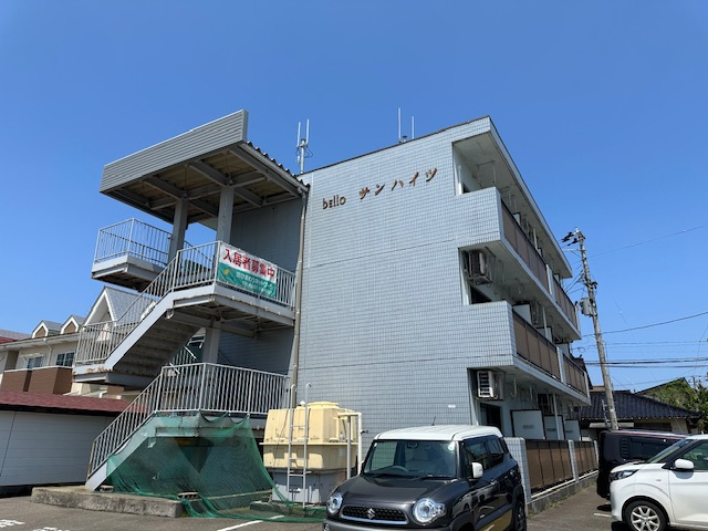 ベロウサンハイツの外観