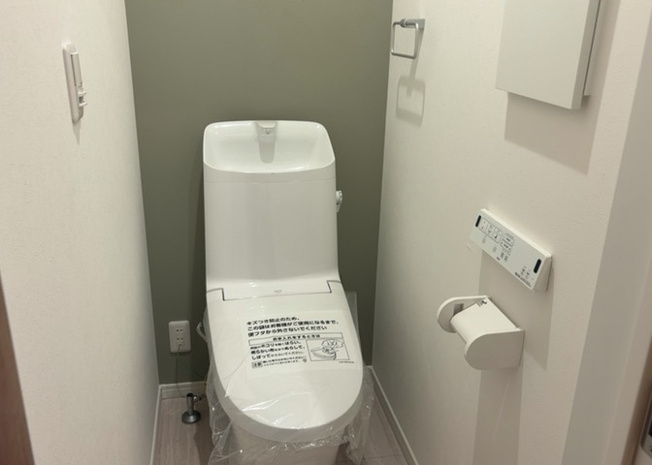 【トイレ】 | トイレは大きさや形、機能、抗菌性などが異なる多種多彩なタイプが各メーカーから出ています。それぞれに良さがあるため、事前にどういったタイプのトイレがいいのかをご家庭内で決めて、内見に行くといいでしょう。