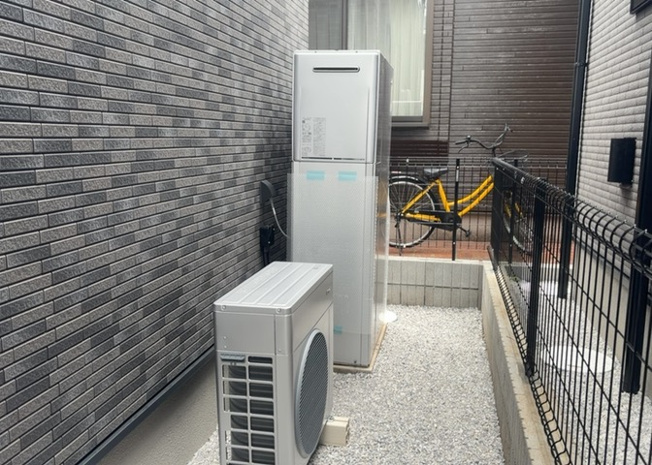 【発電・温水設備】 | 省エネ給湯器とは従来型の給湯器より熱効率が高く、少ない燃料でたくさんのお湯を沸かすことが出来る高効率な給湯器のことを指します。また、省エネ給湯器には種類があり、利便性や効果なども様々です。