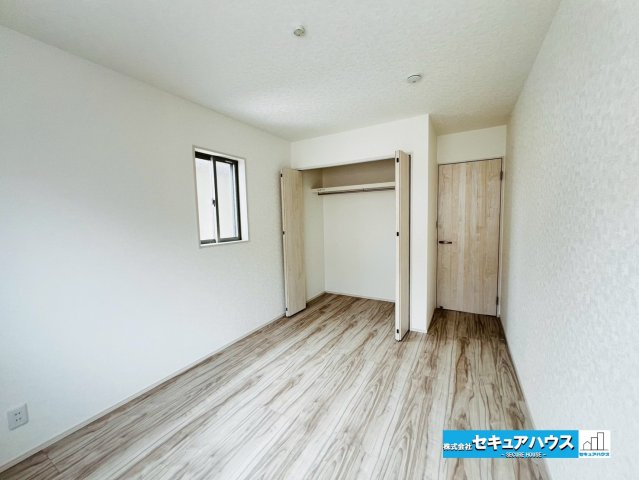 【本日ご案内可能】刈谷市井ケ谷町　全2棟の洋室|【洋室6.5帖　1号棟】
◆家族一人ひとりの大切なプライベート空間。趣味に合わせて使って頂けるようシンプルに仕上げてあります。暮らし心地を大きく左右する収納を、適材適所に配置し使い勝手を考慮しました。