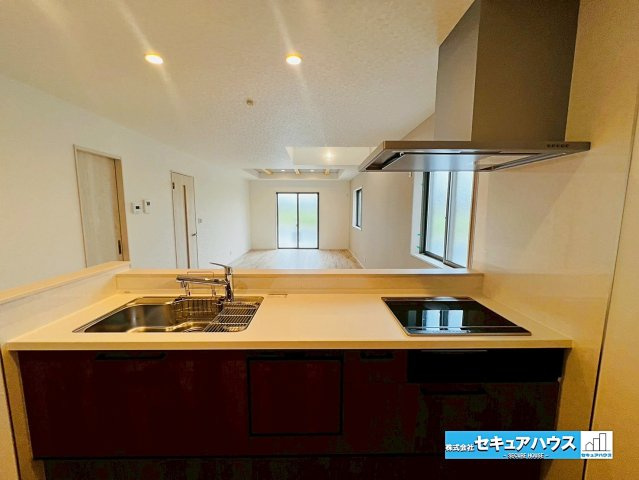 【本日ご案内可能】刈谷市井ケ谷町　全2棟のキッチン|【キッチン　1号棟】
◆洗い物の時短に繋がる食洗機付きのキッチンです♪
◆IHコンロのためトッププレートがフラットで掃除が非常に簡単で、火を使わないため安全性が高いです。　　　　　　　　　　　　　　　