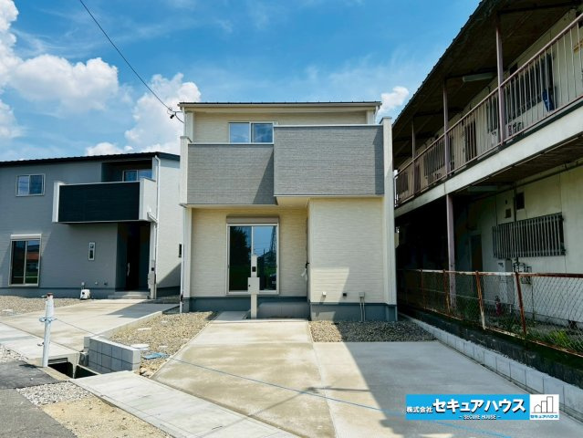 【本日ご案内可能】刈谷市井ケ谷町　全2棟の外観|【現地外観写真　全2棟】
◆完成！本日ご案内可能！！！
◆駐車並列2台可能！オプション工事でカーポート設置などいかがでしょうか。その他にも、フェンスなどの「オプション工事」もご提案いたします♪　　　　