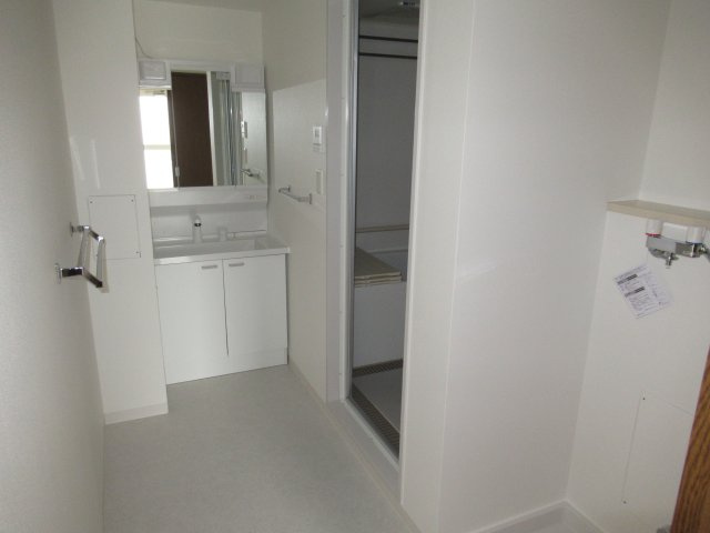 ルゼフィール井吹台　３ＬＤＫの洗面所|スペースが確保できる洗面所です