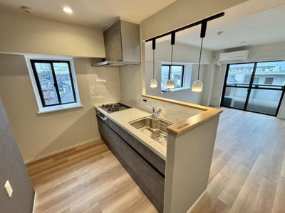 【居間・リビング】 | オレンジコート小手指 | 対面キッチンなので、リビング全体を見渡せます。