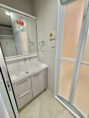 【独立洗面台】 | オレンジコート小手指 | 三面鏡の洗面化粧台です