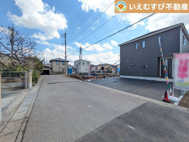 Cradle garden　本庄市下野堂第5の前面道路含む現地写真|充分な広さの前面道路
間口が広くお車の出し入れも問題なく行えるスペースが確保されています♪
