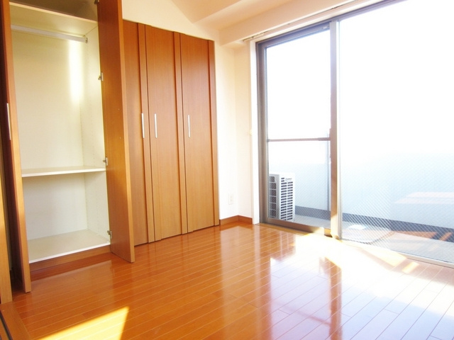 デュオステージ東十条の寝室|収納豊富です☆