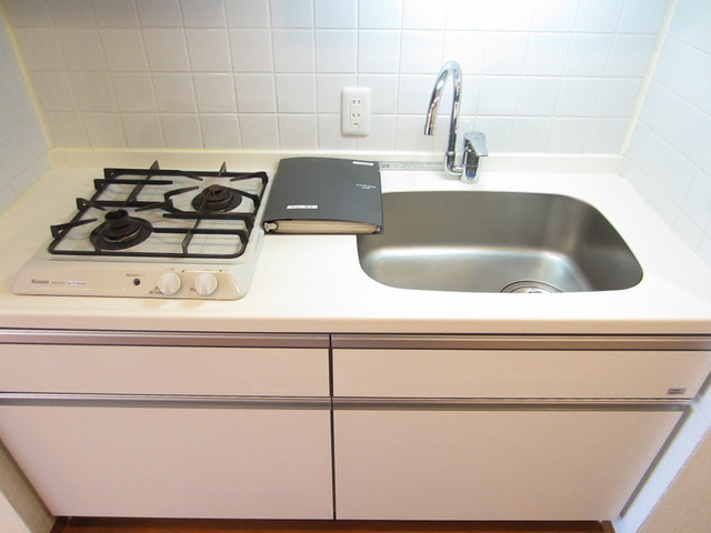 デュオステージ東十条のキッチン|2口ガスコンロ完備！