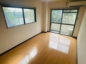 ジョイフルハイツの居間・リビング