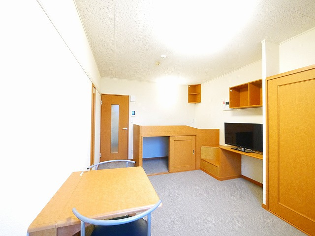 レオパレスリヴェールの居間・リビング|こちらの居間で趣味の時間をお楽しみください